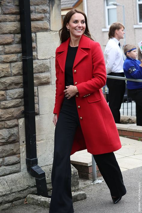 Kate Middleton pays tribute to Wales by wearing red for first visit to the country since receiving her Princess of Wales title - Kate Middleton Red Blazer Outfit, Kate Middleton Red Dress, Red Coat Outfit, Kate Middleton Red Coat, Kate Middleton Commonwealth Day, Mantel Outfit, Outfit Tutorial, Kate Middleton Dress, Kate Middleton Canada 2011