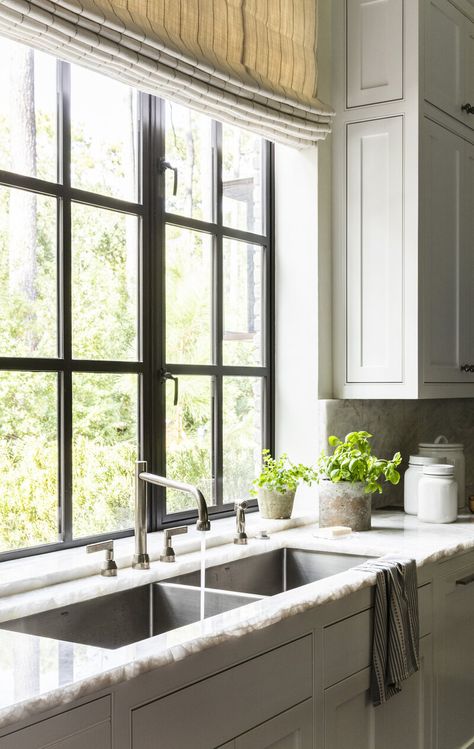 Marie Flanigan Interiors West Lane Kitchen Window Decor Over Sink, Kitchen Window Decor, Window Over Sink, Marie Flanigan Interiors, Kitchen Sink Window, Simple Window Treatments, Window Sill Decor, Marie Flanigan, Kitchen Window Sill