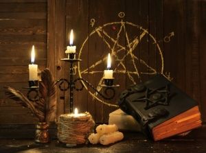 Stereotypes about black magic and white magic Native Healing, Witchcraft Love, Black Magic Removal, Magic Wallet, Kala Jadu, Spell Candle, Healing Spells, Magic Love, Money Magic