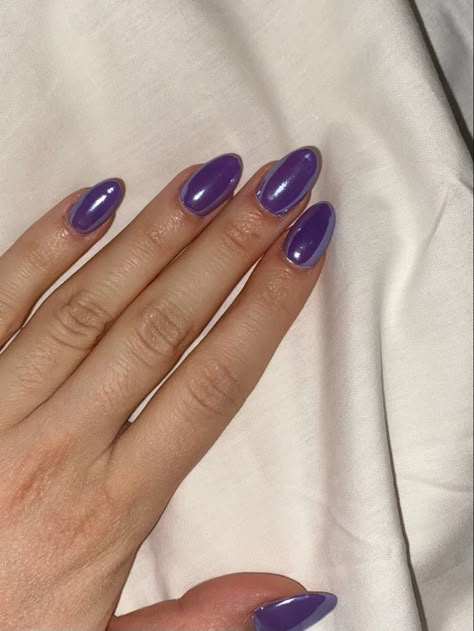 Purple Blue Chrome Nails, Purple Chrome Nails By Skin Tone Range, Chrome Combination Nails, Violet Chrome Nails, Purple Chrome Nails Short, Grape Purple Nails, Purple Glazed Nails, Metallic Purple Nails, Chrome Nails Purple