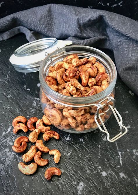 Salted Caramel Roasted Cashews | Easy Read Recipes by Leanne Foreman Caramel Cashew, Salted Cashews, Cashew Recipes, Salted Carmel, Roasted Cashews, Candied Nuts, High Protein Snacks, Protein Snacks, Oven Roast