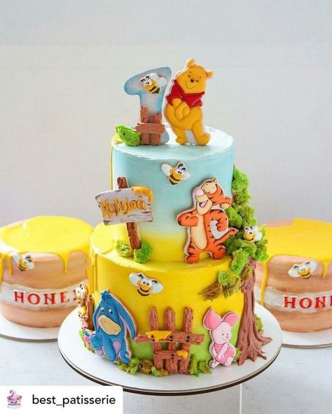 Happy Birthday Cake Ideas, Birthday Cake Ideas For Kids, Pooh Birthday Cake, Vom Avea Un Copil, Γενέθλια Mickey Mouse, Toddler Birthday Cakes, Boys 1st Birthday Cake, Winnie The Pooh Cake, Pooh Birthday