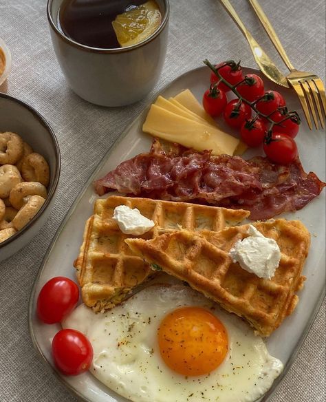 Breakfast Ideas Waffles, Street Food Business, Healthy Food Motivation, Cooked Breakfast, April 7, Unhealthy Food, Food Obsession, Cafe Food, Breakfast Ideas