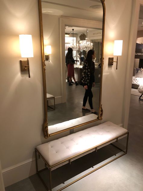 Bench Under Mirror, Entry Decor, Small Entryway, Small Room Design, Home Entrance Decor, Entrance Decor, Home Board, House Entrance, Hallway Decorating