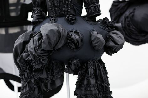 Com Des Garcons, Fashion Structure, Rei Kawakubo Comme Des Garcons, Met Gala Red Carpet, The In Between, Rei Kawakubo, In Between, Japanese Women, Metropolitan Museum Of Art