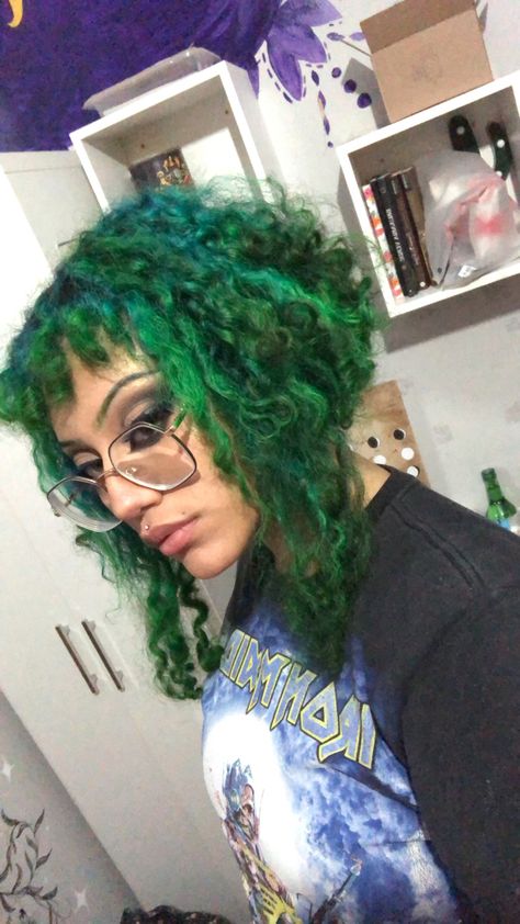 Curly Edgy Hair, Blue And Green Curly Hair, Dyed Curly Hair Green, Alternative Colored Hair, Green And Black Curly Hair, Short Curly Hair Alternative, Alt Hairstyles Curly Hair, Short Curly Green Hair, Green Curly Hair Natural Curls