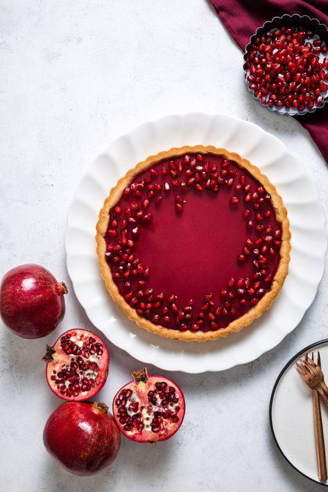 Pomegranate Ricotta Cheesecake Tart | Olive & Mango Ricotta Tart, Cheesecake Tart, Pudding Chia, Pomegranate Recipes, Cheesecake Tarts, Ricotta Cheesecake, Torte Cupcake, Think Food, Sweet Tarts