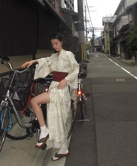 Japan Aesthetic, Japanese Aesthetic, 인물 사진, Japan Fashion, Japanese Culture, Japanese Fashion, Aesthetic Photography, Kimonos, Asian Fashion