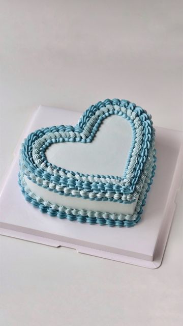 Cute Heart Cake Blue, Blue Birthday Cake For Girl, Heart Shaped Graduation Cake, Turquoise Heart Cake, Blue Heart Cake Aesthetic, Cake Decorating Blue, Vintage Heart Cake Blue, Blue Heart Shaped Cake, Light Blue Cake Aesthetic