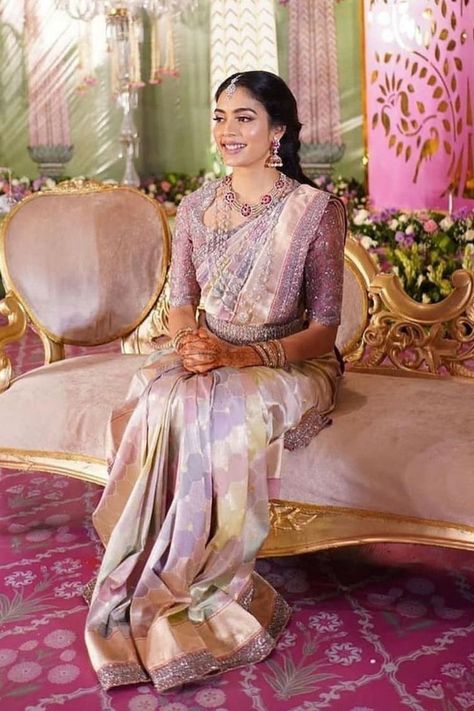 Lilac Banarasi Saree, Pastel Benaras Sarees, Lilac Saree Indian Weddings, Lilac Saree Lavender, Violet Saree Blouse Combination, Lilac Pattu Saree, Lavender Saree Blouse Combination, Kanchi Pattu Saree Wedding, Lavender Pattu Saree