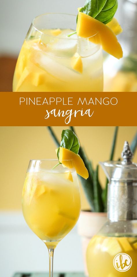 Pineapple Sangria Recipes, Mango Sangria, Mango Wine, Pineapple Sangria, Summer Sangria Recipes, Mango Cocktail, Sangria Cocktail, Sangria Wine, Alcoholic Desserts