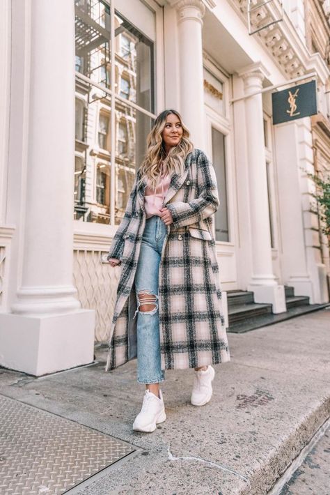 Casual winter outfit...dress it up with a plaid coat! via Danielle Gervino Long Flannel Coat Outfit, Plaid Peacoat Outfit, Blue Plaid Jacket Outfit, Long Plaid Jacket Outfit, Long Plaid Coat Outfit, Plaid Trench Coat Outfit, Checkered Coat Outfit, Wardrobe Elevation, Winter Outfit Dress