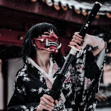 Oni Cosplay, Oni Aesthetic, Oni Woman, Samurai Aesthetic, Samurai Woman, Female Samurai, Anime Cosplay Makeup, Action Pose Reference, Samurai Artwork