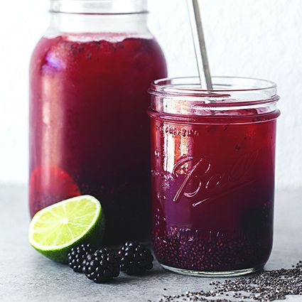 Higher temperatures call for delicious thirst quenchers! Stay hydrated  throughout the summer with this yummy refreshing drink. Nourishing Drinks, Chia Fresca, Chia Drink, Tea Mixes, Summer Drinks Nonalcoholic, Elixir Recipe, Chia Seed Drinks, Restaurant Drinks, Chia Recipe