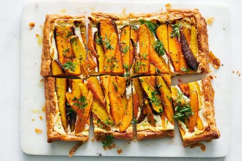 Carrot Tart, Feta Stuffed Peppers, Feta Recipe, Pumpkin Tarts, Mini Tarts, Vegetarian Thanksgiving, Easter Dinner Recipes, Feta Recipes, Savory Tart