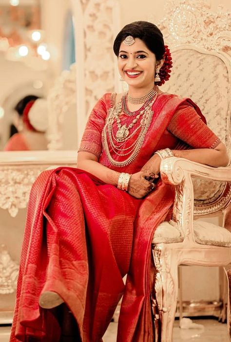 Chair Sitting Pose, Healthy Bride, Bride Stills, Bride Chair, Bridal Chair, Brides Jewellery, Saree Blouse Ideas, Long Anarkali Gown, Woman Pose