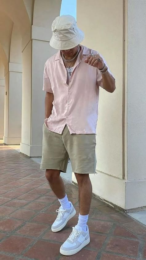 Beach Club Outfit Men, Coachella Outfit Ideas Men, Coachella Men Outfit, Mens Vacation Outfits, Coachella Outfit Men, Halloween Hombre, Outfit Coachella, Rave Outfits Men, Coachella Fits