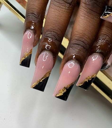 Simple Black And Gold Nails, Black N Gold Nails, Gold And Black Nail Designs, Black And Gold Nails, Gold Nail Designs, Classy Nail Designs, Really Cute Nails, Black Nail Designs, Black Nail