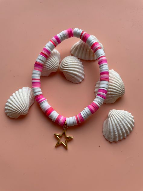 Pink and white confetti bracelet on elastic. Clay beads with gold star charm. Feel free to message me with any questions! Make Clay Beads, Star Charm Bracelet, Cute Friendship Bracelets, Preppy Bracelets, Homemade Bracelets, White Confetti, Preppy Jewelry, Polymer Clay Bracelet, Bead Charms Diy