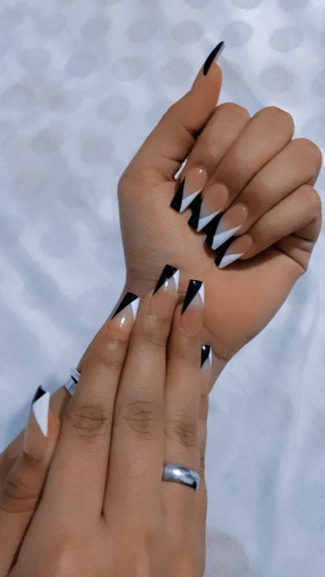 Elegant White French Tips Featuring Minimalist Line Art for a Contemporary Aesthetic Chevron Nail Designs French Tips, Triangle Nails Design, Black And White Nails Tips, Zig Zag Nail Designs, Chevron Tip Nails, Easy Nail Designs Almond Shape, V French Tip Nails With Design, Chevron Nails French, Two Tone Tips Nails