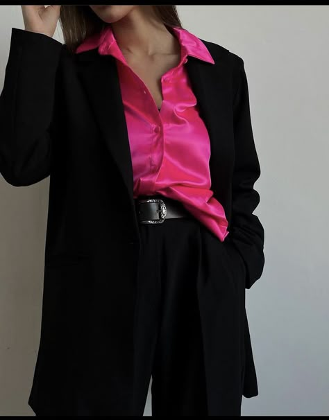 Fuchsia And Black Outfit, Fuchsia Blouse Outfit, Blouse Outfit Work, Fuchsia Outfit, Pink Shirt Outfit, Hot Pink Outfit, Hot Pink Shirt, Lawyer Fashion, Fashion Drawing Dresses