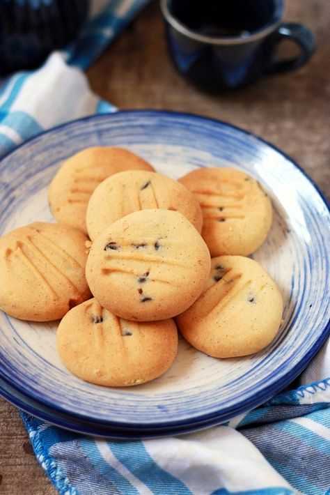 Custard cookies recipe, bakery style custard powder cookies Eggless Biscotti Recipe, Powder Cookies, Flavored Cookies, Custard Cookies, Eggless Cakes, Diwali Recipes, Eggless Cookies, Crispy Cookies, Custard Powder