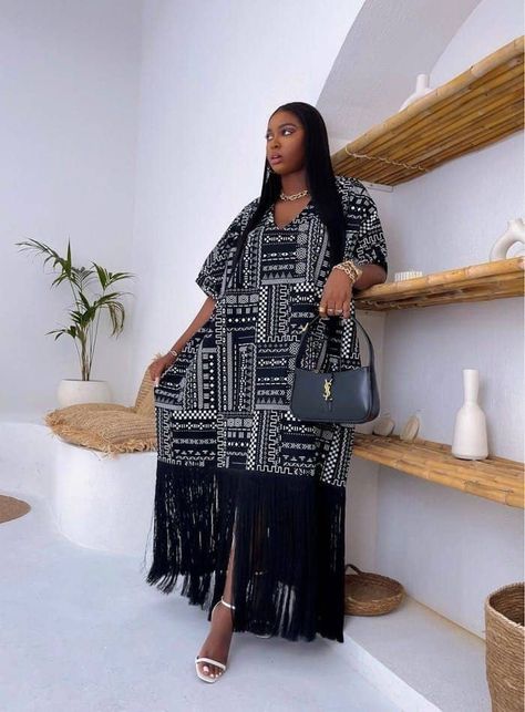 Women Classy Summer Outfits, Vacation Dress Outfits, Classy Outfits Women, Abaya Designs Latest Simple, Boubou Gown Styles, Kaftan Dress Modern, Simple Ankara Gowns, Bubu Gown, Abaya Designs Latest