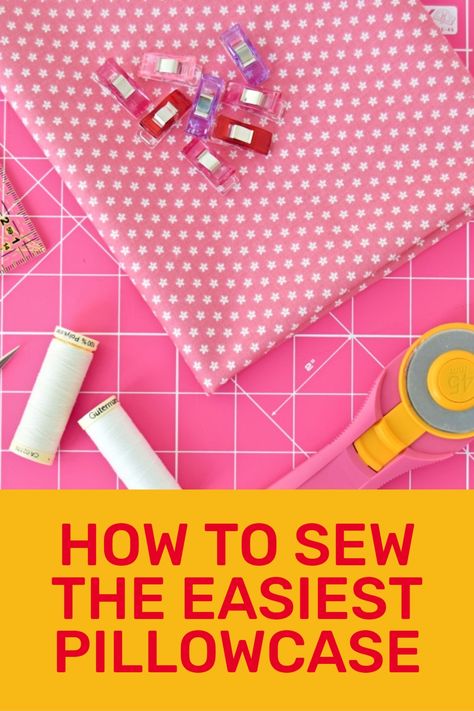 Learn how to make a pillowcase the easy way. That's like 15 minutes of a sewing beginner's time, one single piece of fabric, no-zipper, no buttons, nothing except 4 straight seams. Change up your pillows and you've got an easy living room makeover. Check out how to sew the easiest diy pillowcase ever! Diy Pillow Cases Easy, Easy Living Room Makeover, Modern Quilts Ideas, Pillowcase Sewing, Make A Pillowcase, Diy Pillowcase, Accessories To Sew, Envelope Pillowcase, Easy Envelope