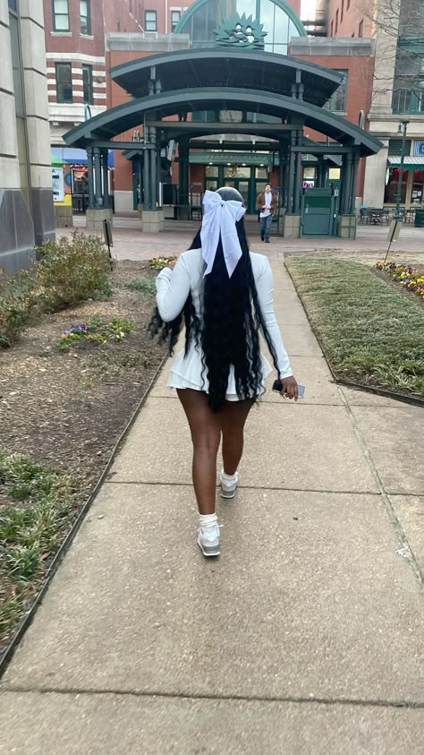 Outfits With Bows In Hair, Bow Hairstyles, Summer Outfits Shorts, School Outfits Ideas, Styles Wigs, Black Ponytail, Black Ponytail Hairstyles, Outfits Shorts, Birthday Hairstyles