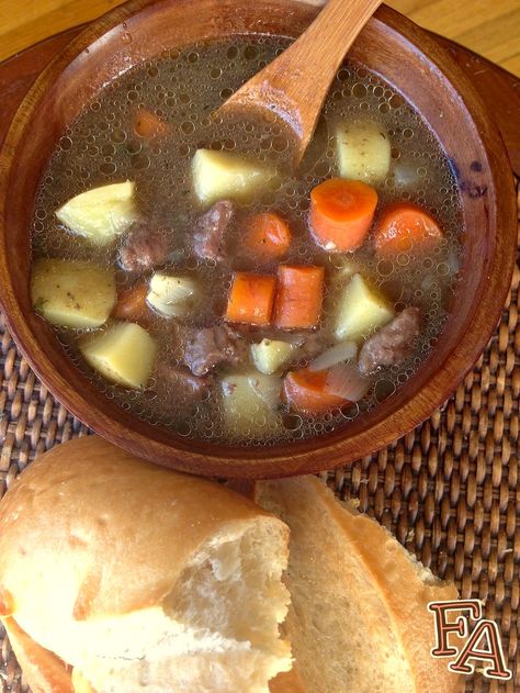 Food Adventures (in fiction!): Fezzik's Stew from "The Princess Bride" Princess Bride Movie Party, Recipes From Books, Princess Bride Movie, Inigo Montoya, Geek Food, The Princess Bride, Dinner And A Movie, Soups Stews, Dinner Themes