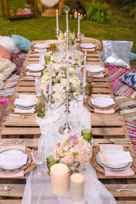 Boho Table Design - Bohemian Style Dinner Party - Boho Glam Table - DIY Pallet Table - Lustre Theory Styling Summer Boho Tablescape, Pallet Party Table, Pallet Dinner Table, Boho Table Decor Party, Picnic Pallet Table, Boho Backyard Party, Pallet Table Outdoor Party, Pallet Picnic, Glam Picnic