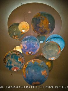 Great boys room idea! Diy Pendant Light, Diy Lampe, Deco Originale, Upcycled Home Decor, Globe Chandelier, The Ceiling, Globe Lights, Dream Decor, Dream House Decor