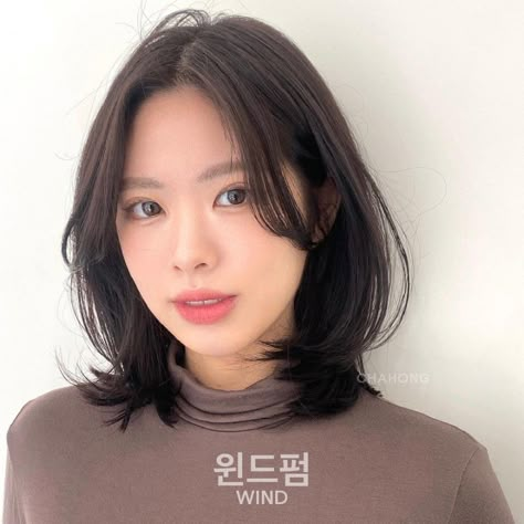 Korean Short Hair For Chubby Face, Square Face Hairstyles, Hair Style Korea, Oval Face Hairstyles, Asian Short Hair, Hair Inspiration Short, Hairstyles For Layered Hair, Haircuts For Wavy Hair, Shot Hair Styles