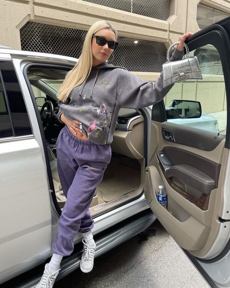 Purple Sweatpants Outfit, Ny Fall Outfits, Nike Dunk Low Pure Platinum, Dunk Low Pure Platinum, Sarah Synder, Gallery Dept Logo, French Logo, Sarah Snyder, Purple Sweatpants