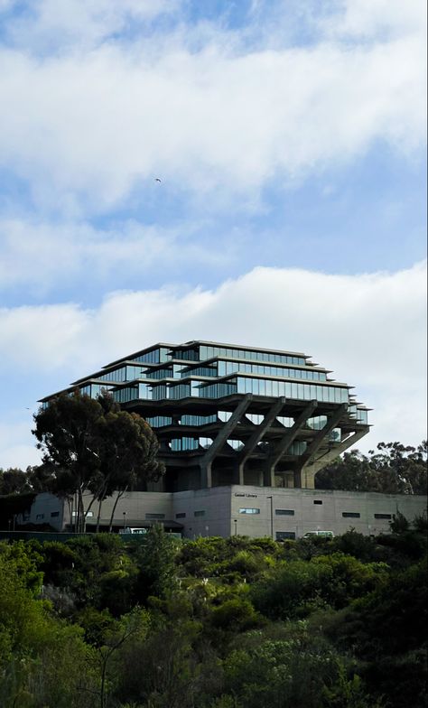 ucsd is so prettyyy Ucsd College Aesthetic, Ucsd Aesthetic, Ucsd College, Geisel Library, Uc San Diego, Life After High School, College Aesthetic, Boston University, Wallpaper Collage