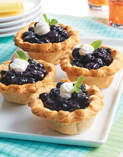 Mini Blueberry Pies, Blueberry Pies, Dessert Crepes, Mini Pie Recipes, Blueberry Desserts Recipes, Blueberry Tart, Blueberry Desserts, Blueberry Recipes, Mini Pies