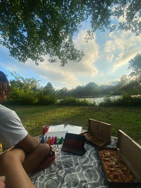 Picnic Date Painting, Painting Picnic Date Aesthetic Couple, Picnic Painting Date, Painting Date Aesthetic, Painting Picnic Date, Movie Picnic, Picnic Date Aesthetic, Mallory Aesthetic, Picnic Painting