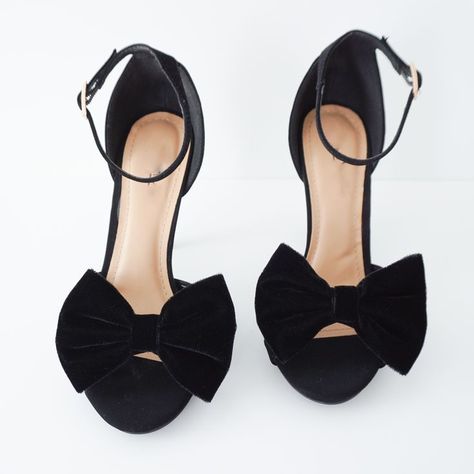 Black Heels With Bow Straps For Party, Black Formal Heels With Bow Straps, Black Bow Heels, Black Bow Heels For Wedding, Black Bow High Heels, Black Fancy Shoes Bow, Black Heels With Bow, Princess Heels, Velvet Block Heels