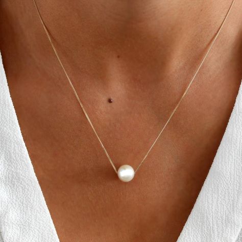 Minimal Pearl Necklace, Simple Pearl Pendant, Minimalist Wedding Jewelry, Gold Souk, Floating Pearl Necklace, Simple Pearl Necklace, Single Pearl Necklace, Bijoux Fil Aluminium, Modern Necklace