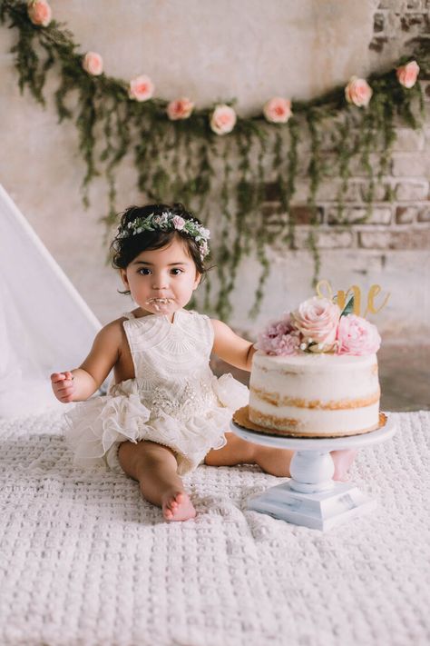 Boho Themed Cake, Cake Ideas For 1st Birthday, Ideas For 1st Birthday, Boho Cake Smash, Creative Cake Designs, Smash Cake Ideas, Outdoor Cake Smash, Quepos Costa Rica, Themed Cake Smash