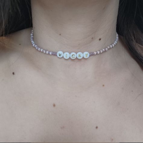 Letter Bead Necklace, Beaded Name Necklace, Handmade Pearl Necklace, Custom Necklaces, Necklaces Ideas, Choker Handmade, Handmade Chokers, Miyuki Delica Beads, Acrylic Letters