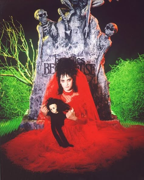 Lydia Deetz Wedding, Beetlejuice Wedding, Lydia Beetlejuice, Beetlejuice Costume, Beetlejuice Movie, Lydia Deetz, Tim Burton Films, Tim Burton Movie, The Rocky Horror Picture Show