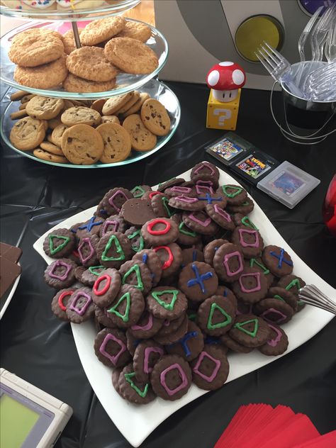 Xbox Birthday Party Food, Nintendo Switch Birthday Party Food Ideas, Gamer Birthday Party Food Ideas, Video Gaming Birthday Party, Gaming Party Cake Ideas, Gamer Party Snacks, Gamer Themed Birthday Party Food, Gamer Birthday Food Ideas, Video Game Snack Ideas