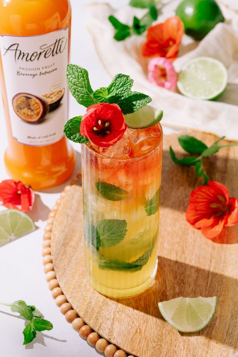 passion fruit mojito mocktail Tropical Mojito, Passionfruit Mojito, Easy Cocktail Recipes Vodka, Non Alcoholic Mocktail, Wine Spritzer Recipe, Summertime Cocktails, Fruit Mojito, Drink Mocktail, Cocktail Recipes Vodka