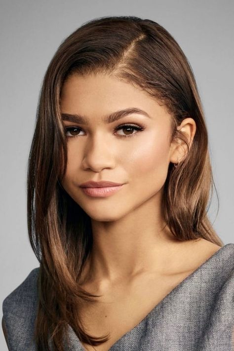 Bride Makeup Brown Eyes, Celebrity Headshots, Zendaya Mj, Actress Headshots, Zendaya Photoshoot, Zendaya Fashion, Angelina Jolie Makeup, Makeup Brown Eyes, Professional Profile Pictures