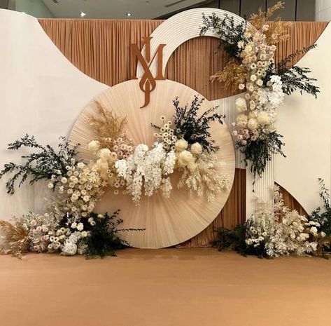 Backdrop Engagement Simple Elegant, Boho Theme Backdrop, African Traditional Wedding Decoration, Engagement Backdrop Ideas, Backdrop Engagement, Boho Wedding Backdrop, Reception Stage Decor, Boho Backdrop, Wedding Stage Decor