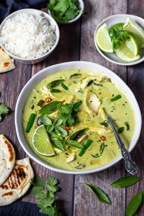 Green Curry Chicken Recipes, Easy Green Curry, Authentic Thai Green Curry, Easy Thai Green Curry, Thai Mad, Green Chicken Curry, Green Curry Recipes, Green Curry Chicken, Homemade Curry