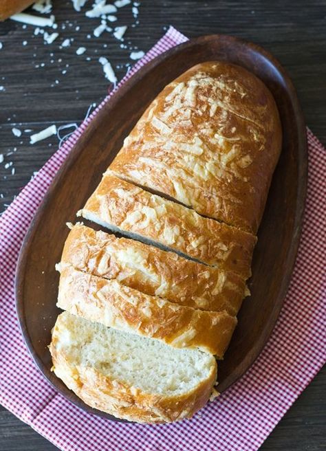 Copycat Panera Asiago Cheese Bread is one of the best copycat Panera recipes. This homemade bread recipe is perfectly soft and flavorful. Asiago Cheese Bread Recipe, Asiago Cheese Bread, Asiago Bread, Panera Recipes, Copycat Panera, Cheese Bread Recipe, A Loaf Of Bread, Yeast Bread Recipes, Asiago Cheese