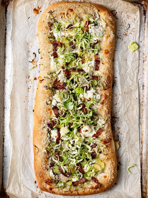 Brussels Sprout Flatbread, Ricotta Flatbread, Flatbread Pizza Recipes, Bacon Pizza, Sprouts With Bacon, Hungry Girl, Flatbread Pizza, Pizza Bake, Light Dinner