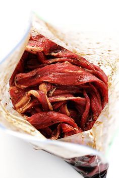 Seriously The BEST Beef Jerky Recipe -- easy to make at home, nice and savory and peppery, and SO delicious! | gimmesomeoven.com Simple Beef Jerky Recipe, Jerk Beef, Jerkey Recipes, Beef Jerky Recipe, Beef Stick, Bacon Jerky, Best Beef Jerky, Homemade Beef Jerky, Homemade Jerky